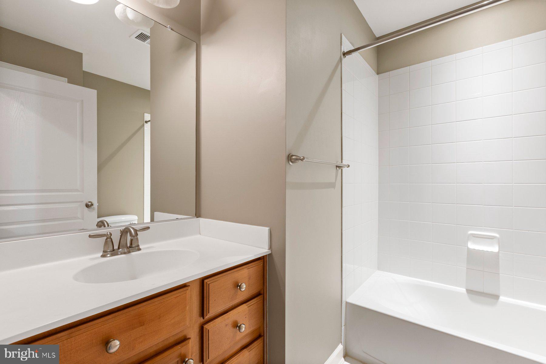 MONTGOMERY WHITE OAK - Residential