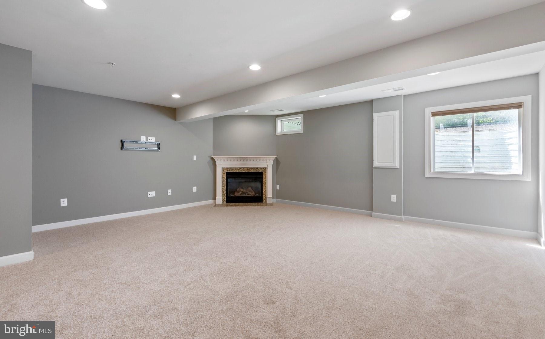 MONTGOMERY WHITE OAK - Residential