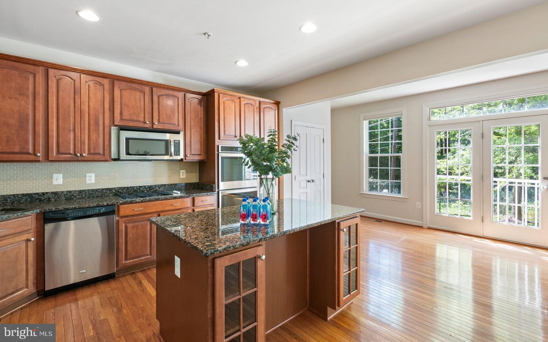 MONTGOMERY WHITE OAK - Residential