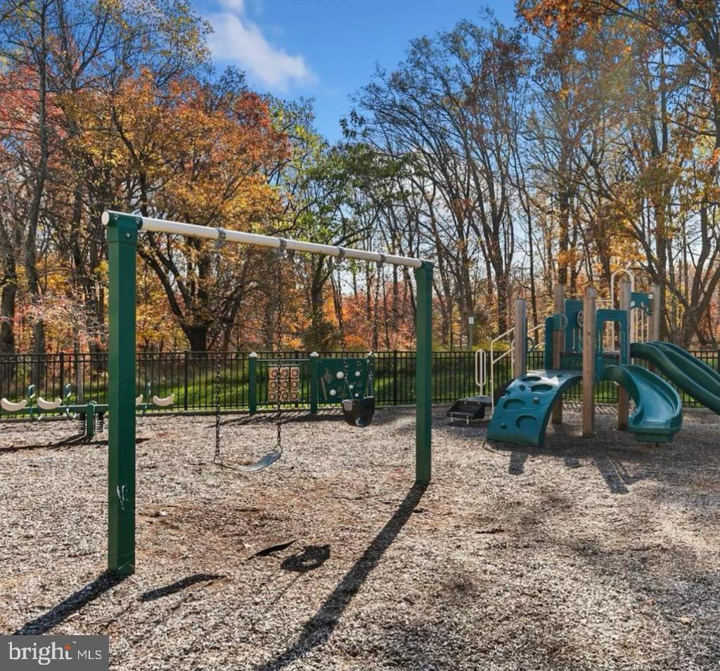 MONTGOMERY WHITE OAK - Residential