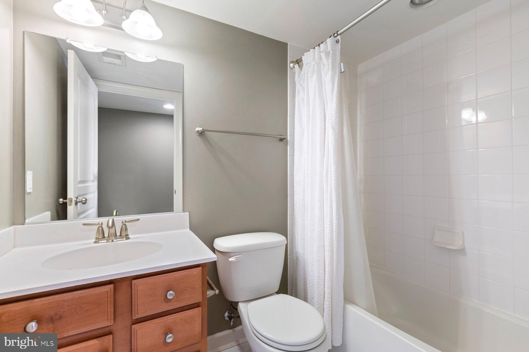 MONTGOMERY WHITE OAK - Residential