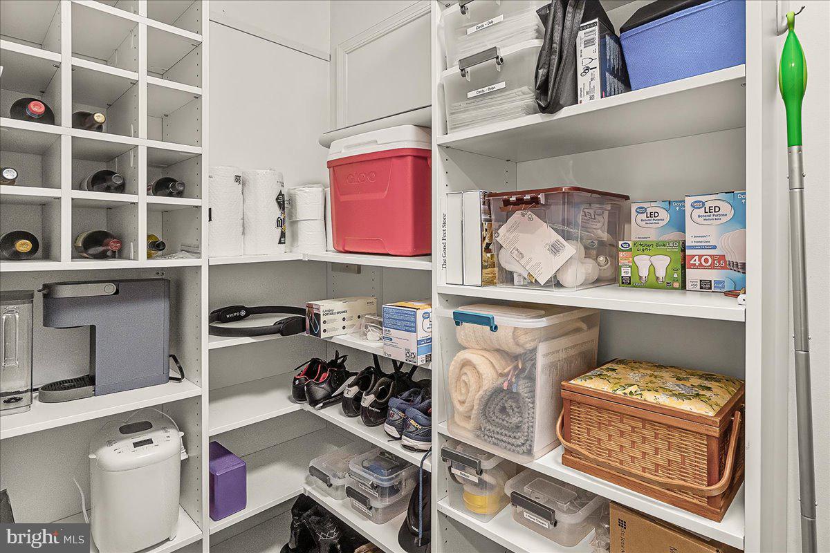 VILLAGE GATE - Residential