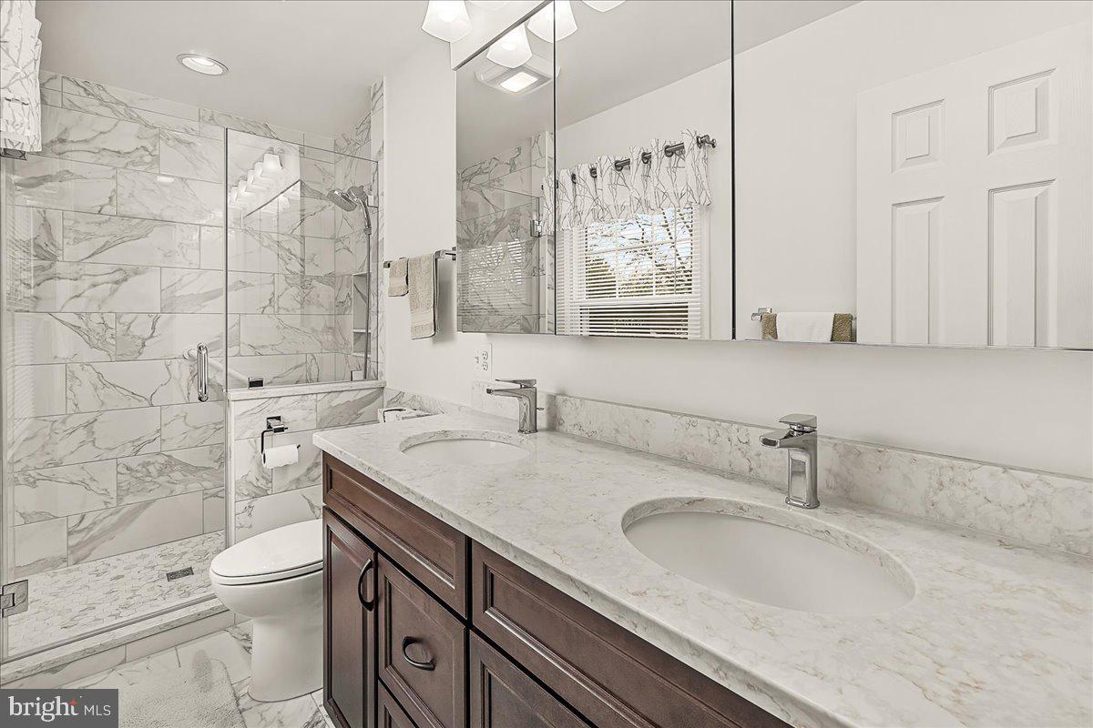 VILLAGE GATE - Residential