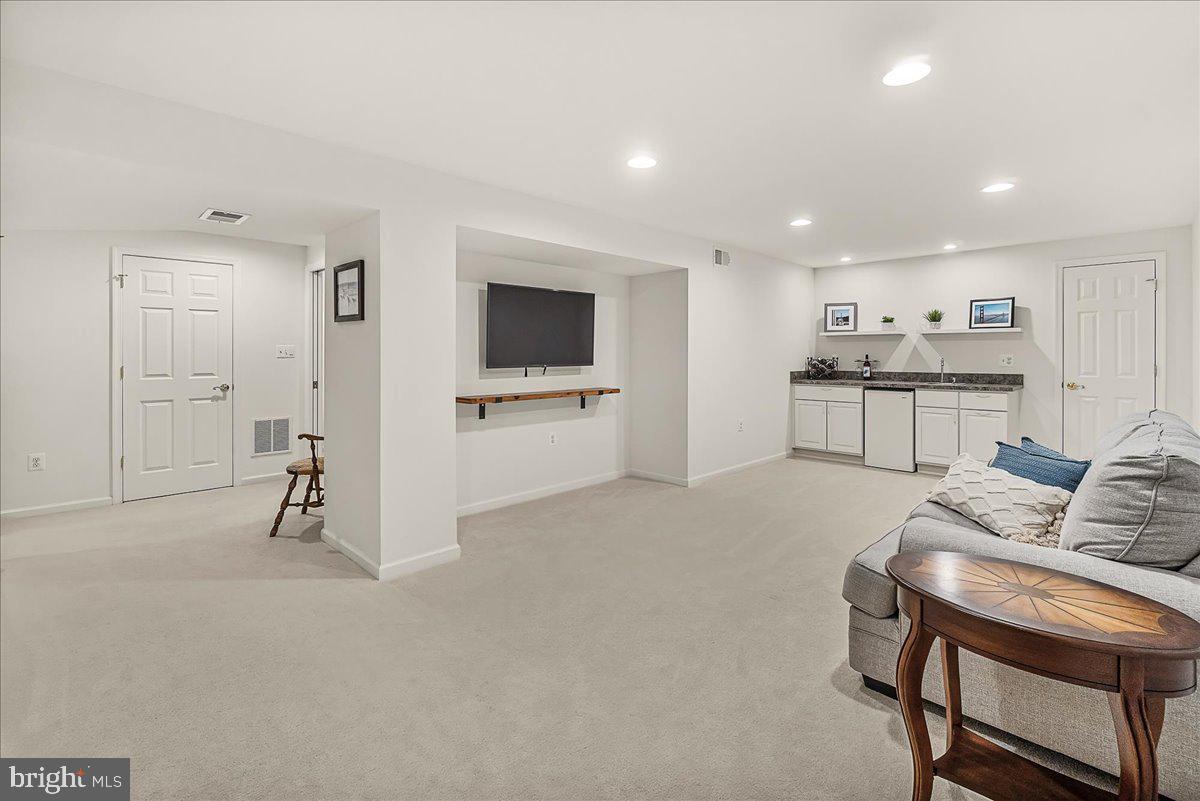 VILLAGE GATE - Residential