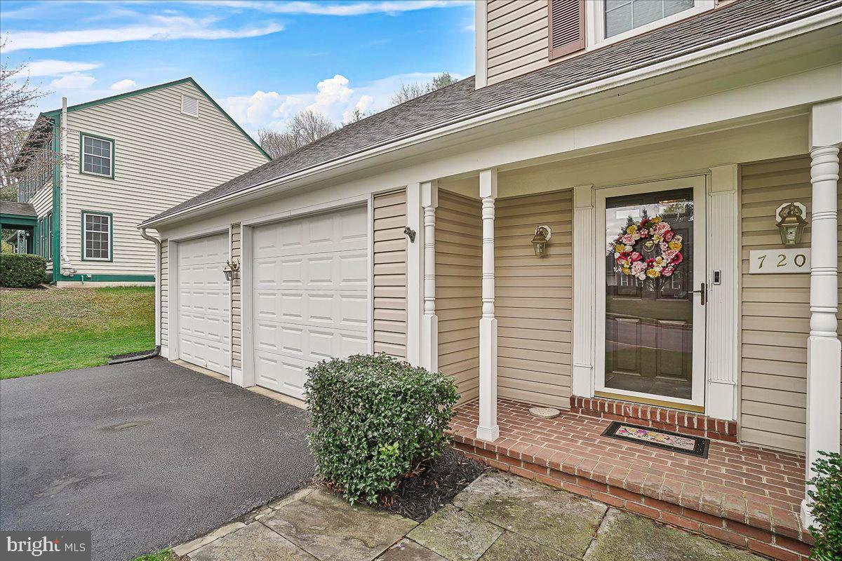 720 MEADOW FIELD COURT