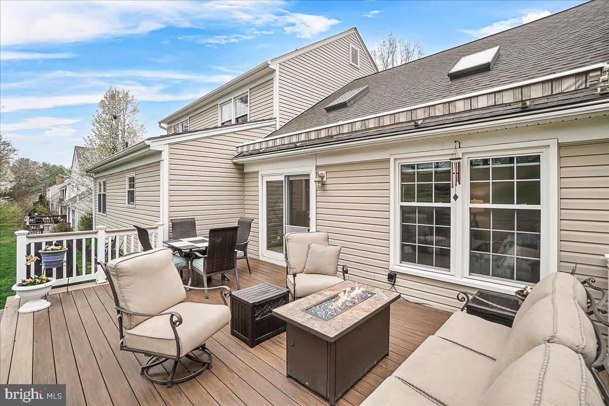 VILLAGE GATE - Residential