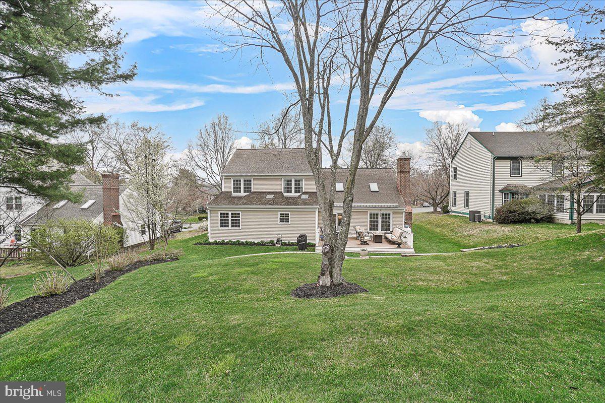 VILLAGE GATE - Residential