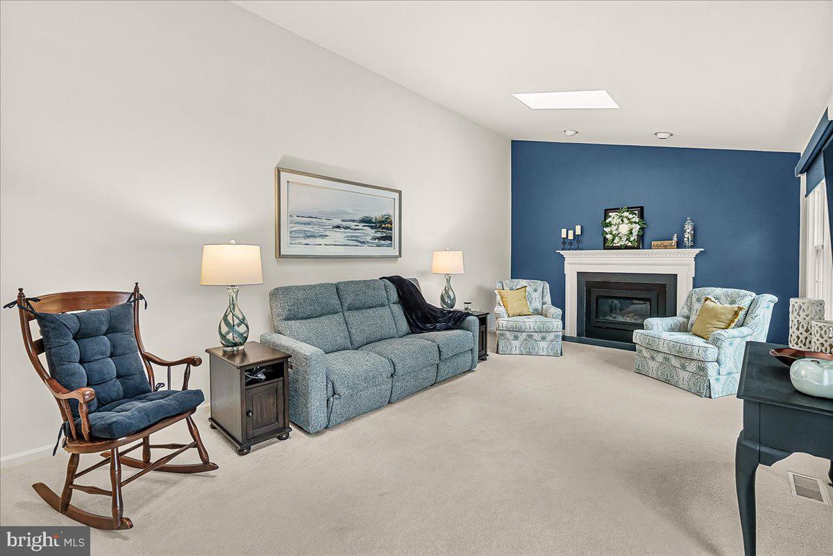 VILLAGE GATE - Residential