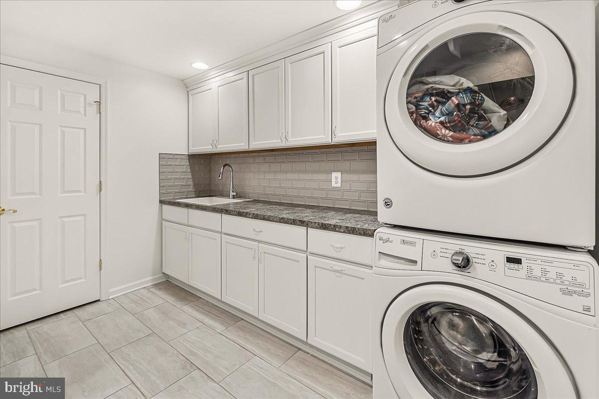 VILLAGE GATE - Residential