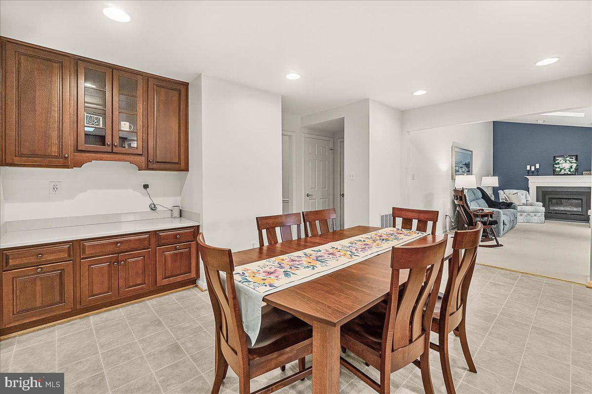 VILLAGE GATE - Residential