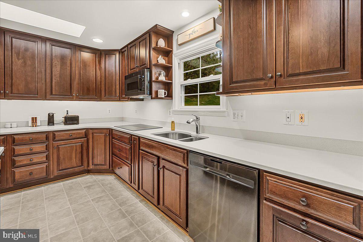 VILLAGE GATE - Residential