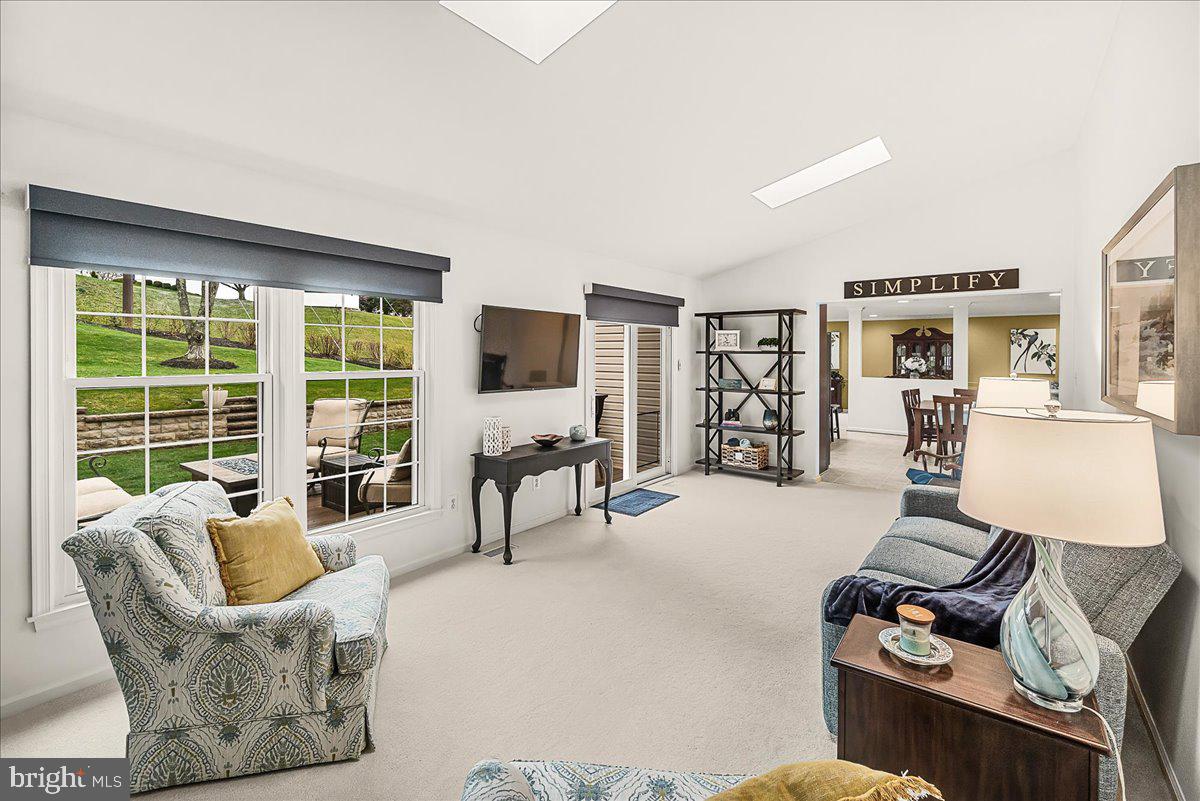 VILLAGE GATE - Residential