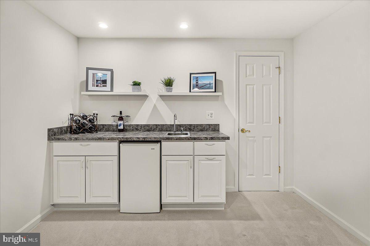 VILLAGE GATE - Residential