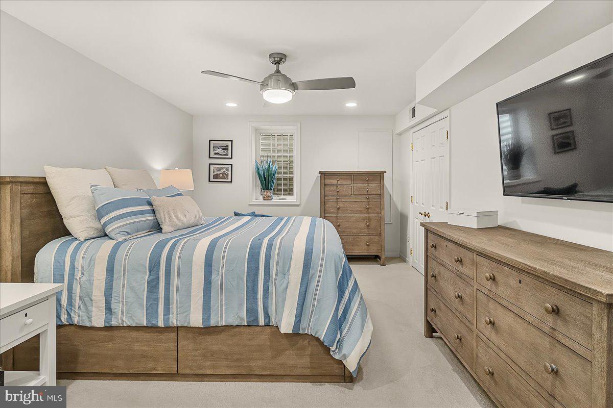 VILLAGE GATE - Residential