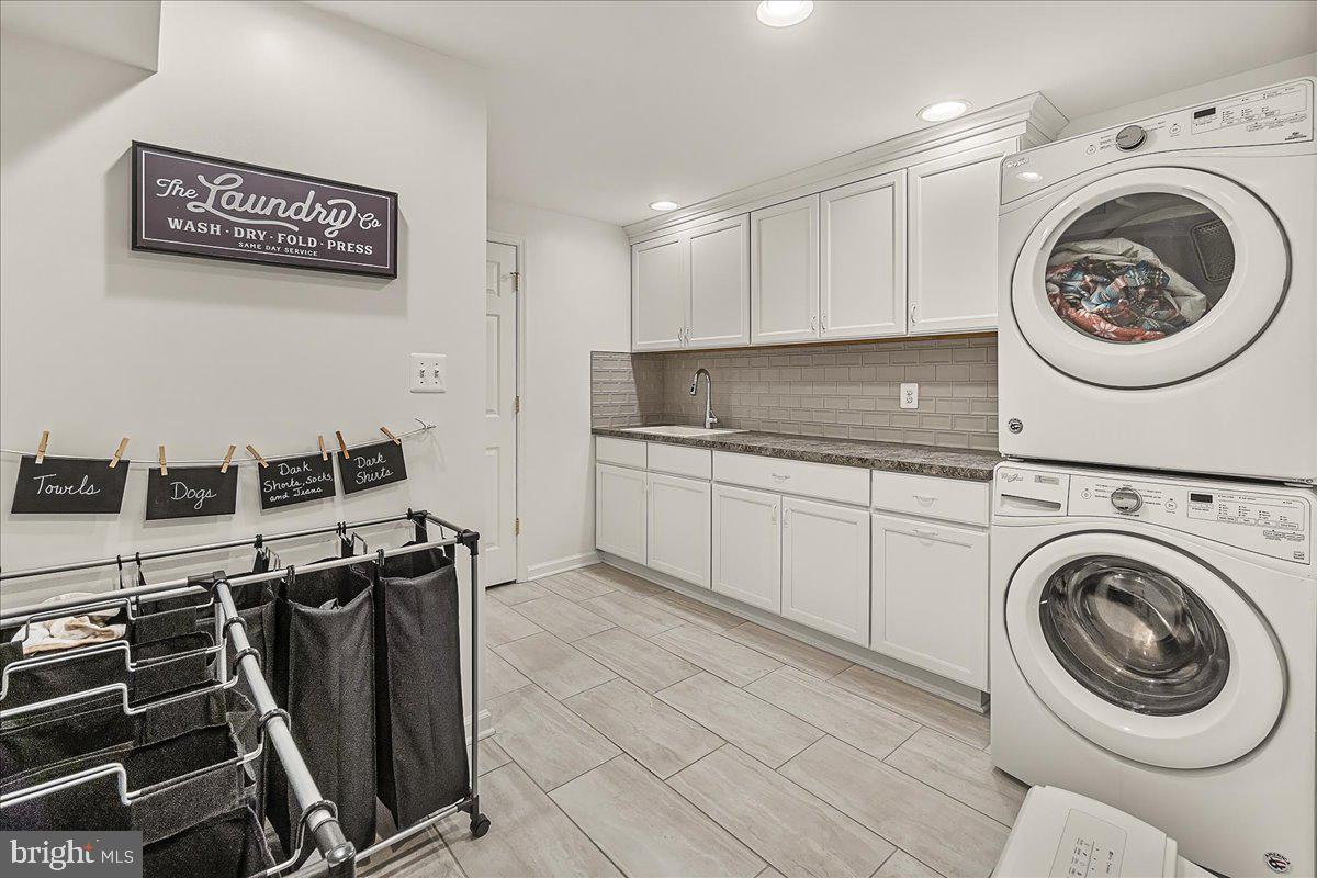 VILLAGE GATE - Residential