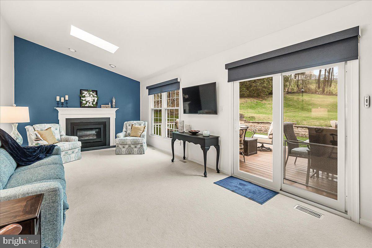 VILLAGE GATE - Residential