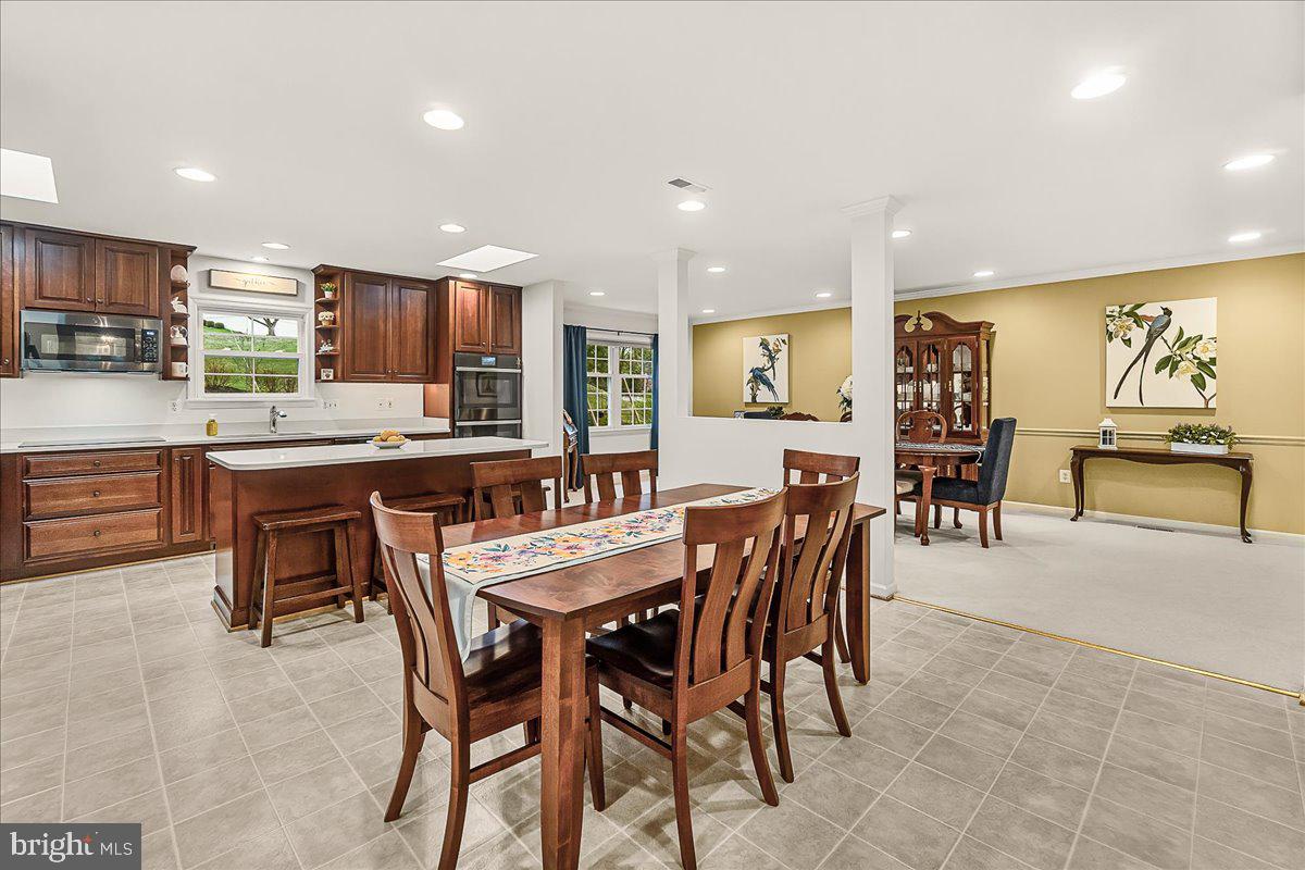 VILLAGE GATE - Residential