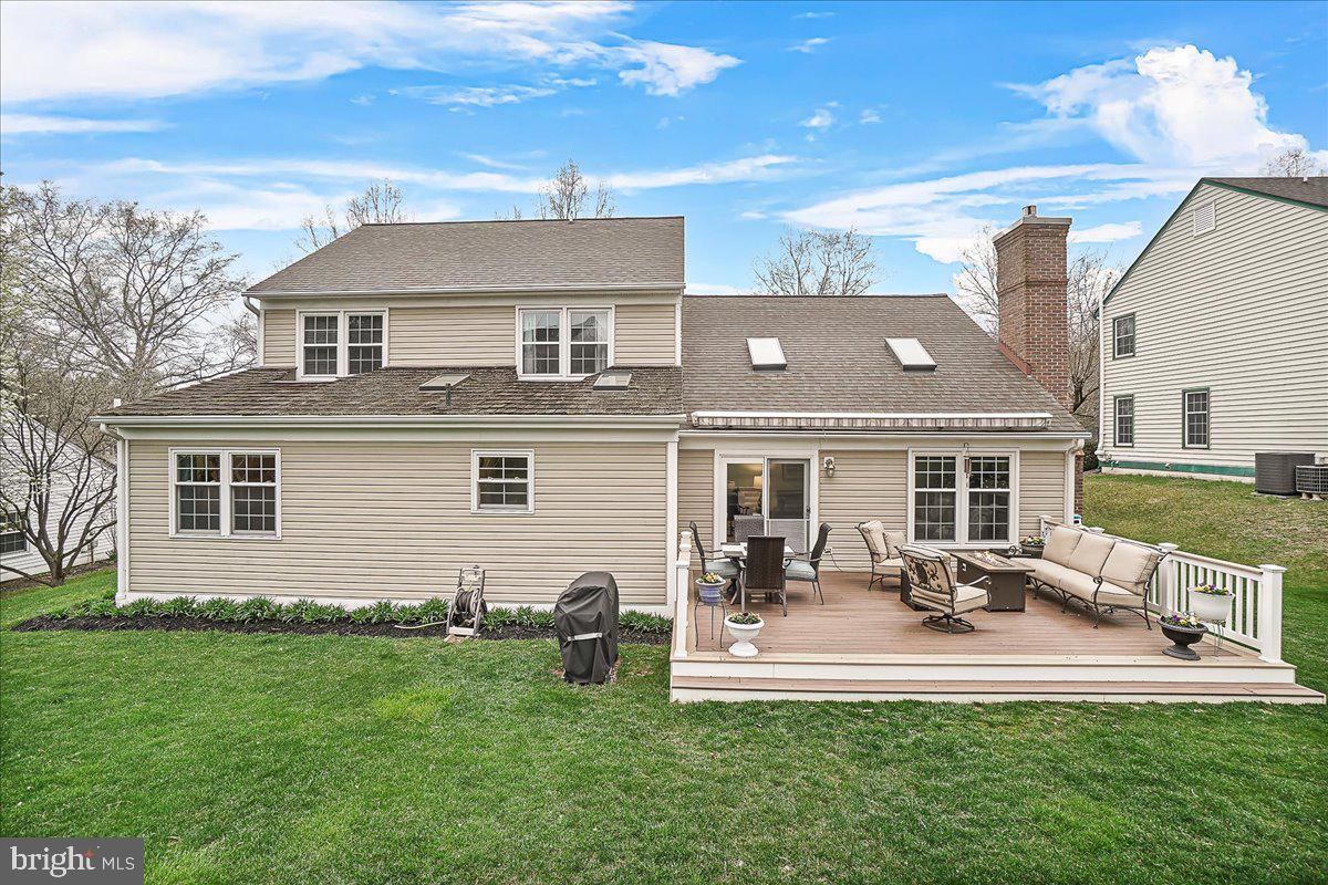 VILLAGE GATE - Residential