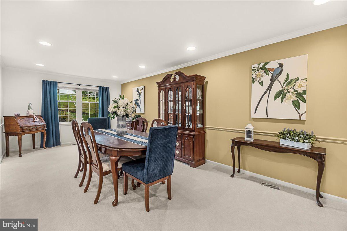 VILLAGE GATE - Residential