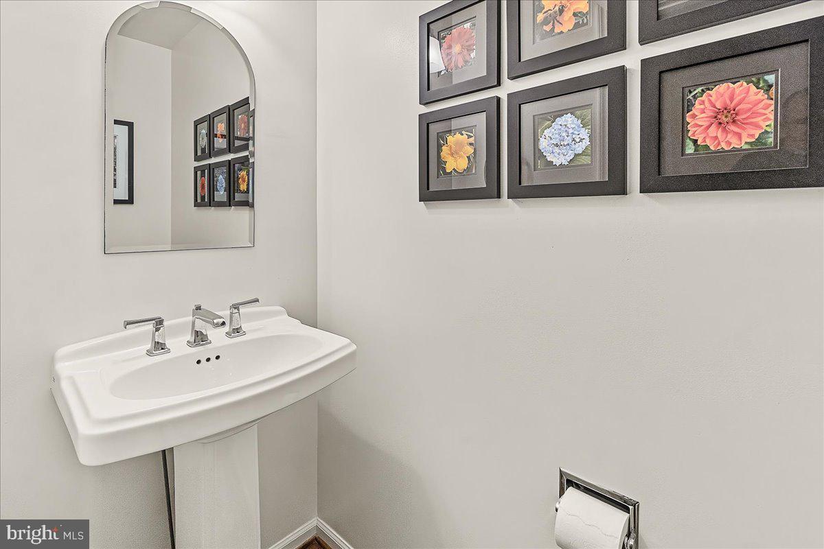 VILLAGE GATE - Residential