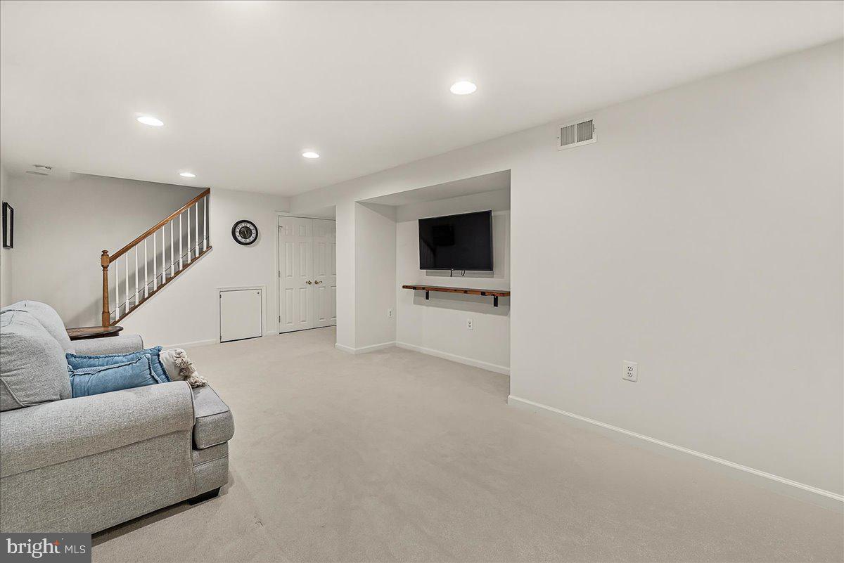 VILLAGE GATE - Residential