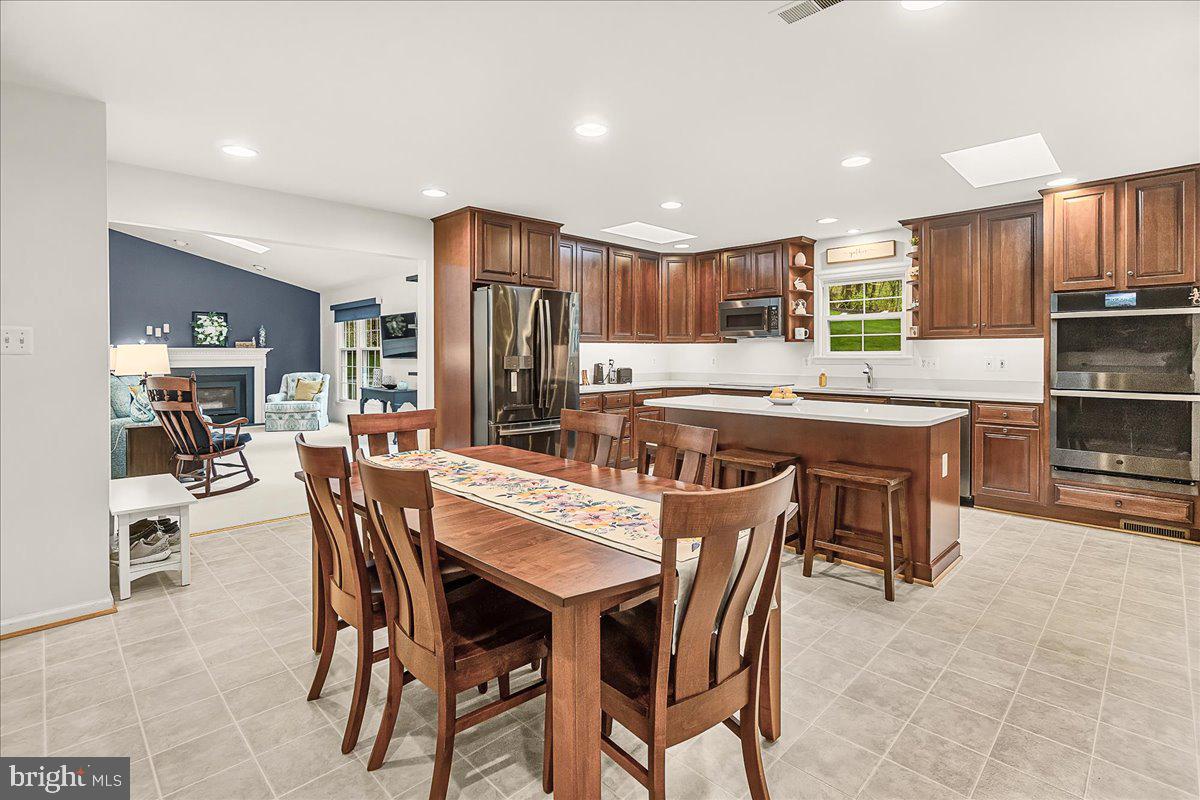 VILLAGE GATE - Residential