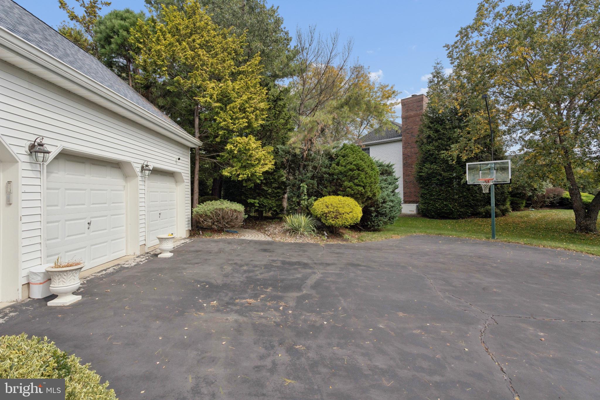 17 GLACIER DRIVE
