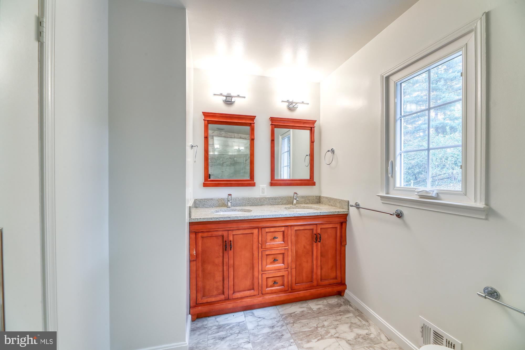 MC LEAN HAMLET - Residential