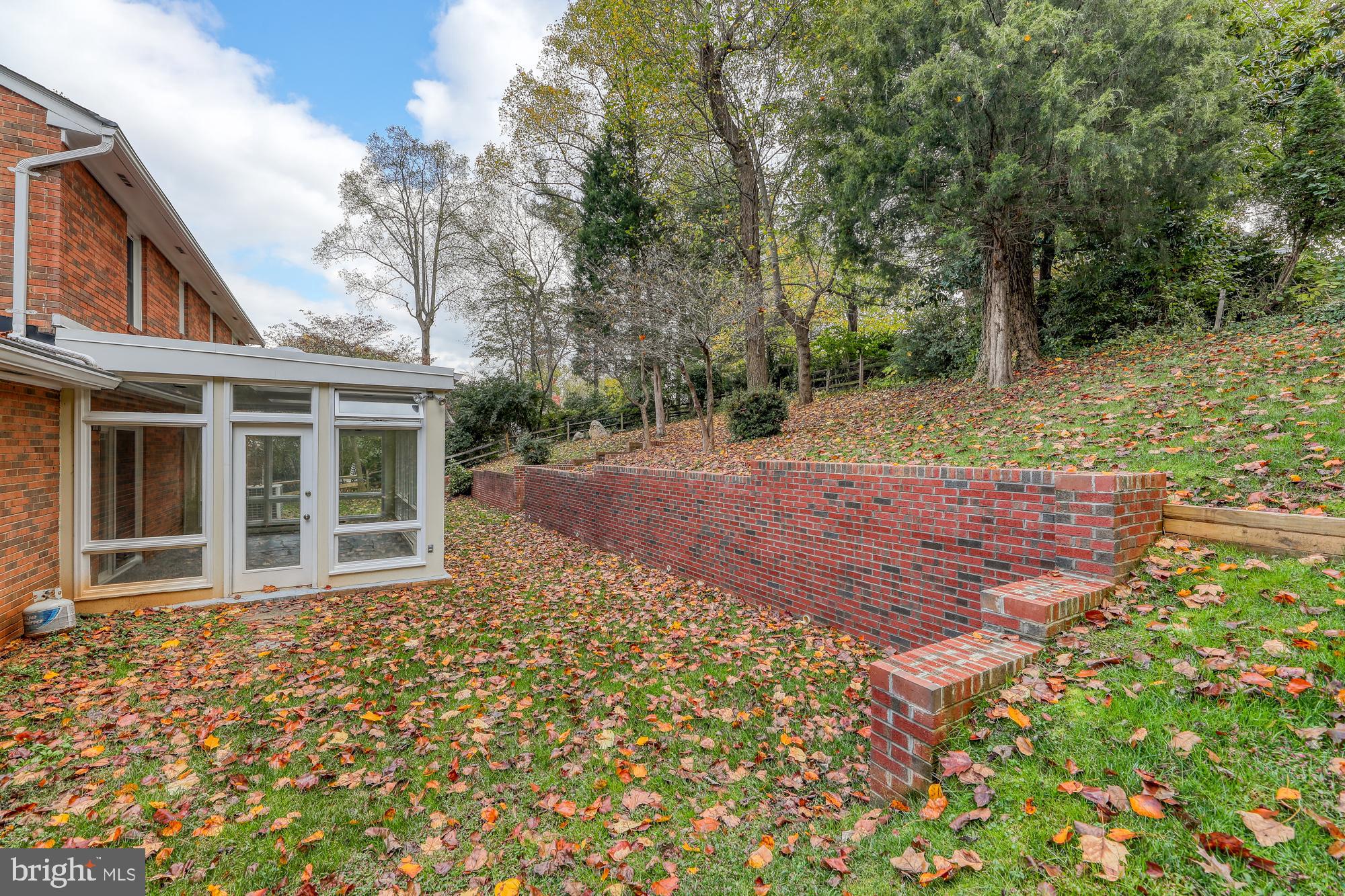 MC LEAN HAMLET - Residential