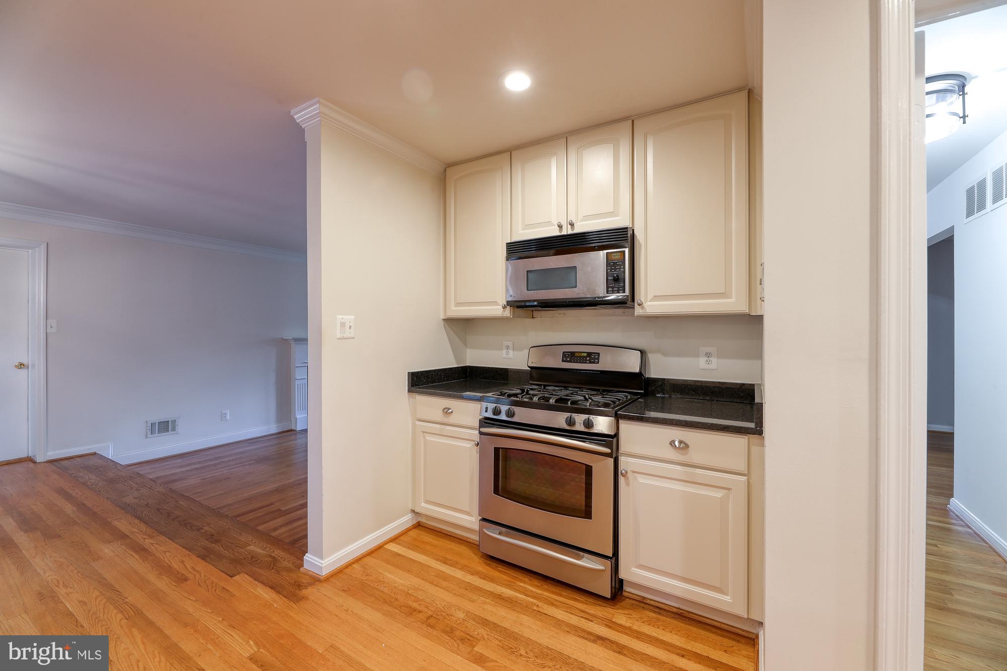 MC LEAN HAMLET - Residential