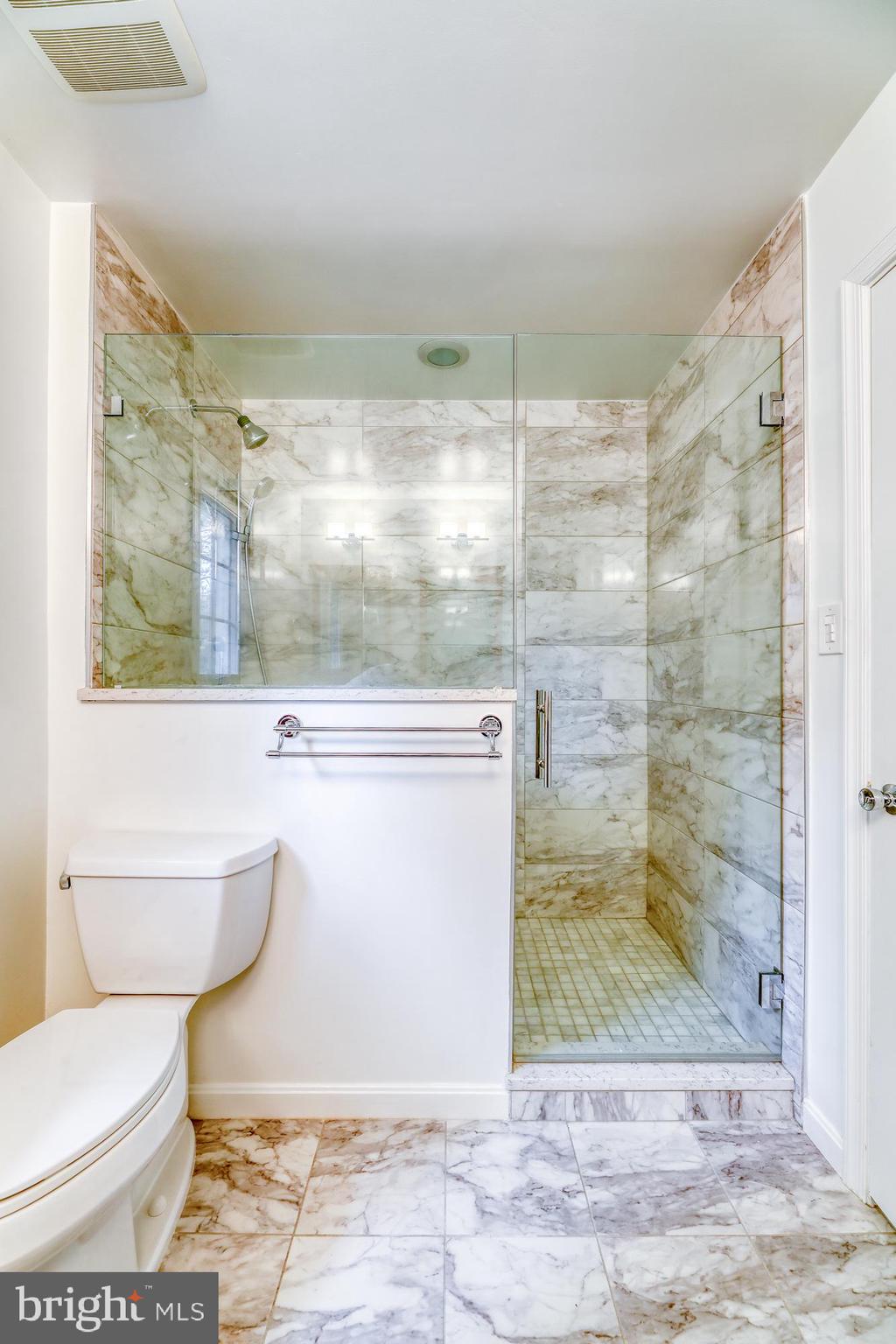 MC LEAN HAMLET - Residential