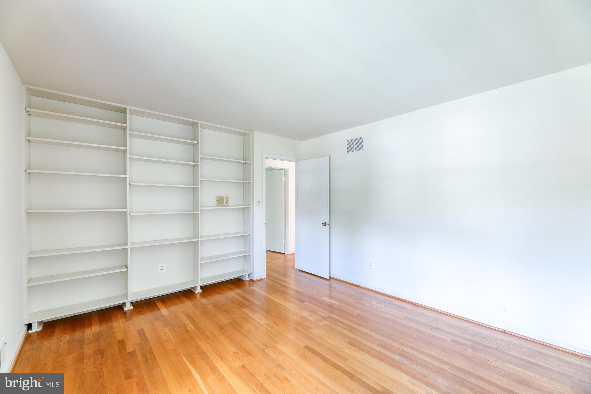 MC LEAN HAMLET - Residential