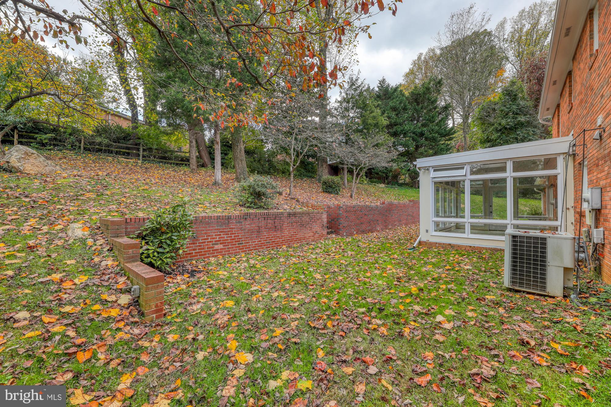 MC LEAN HAMLET - Residential