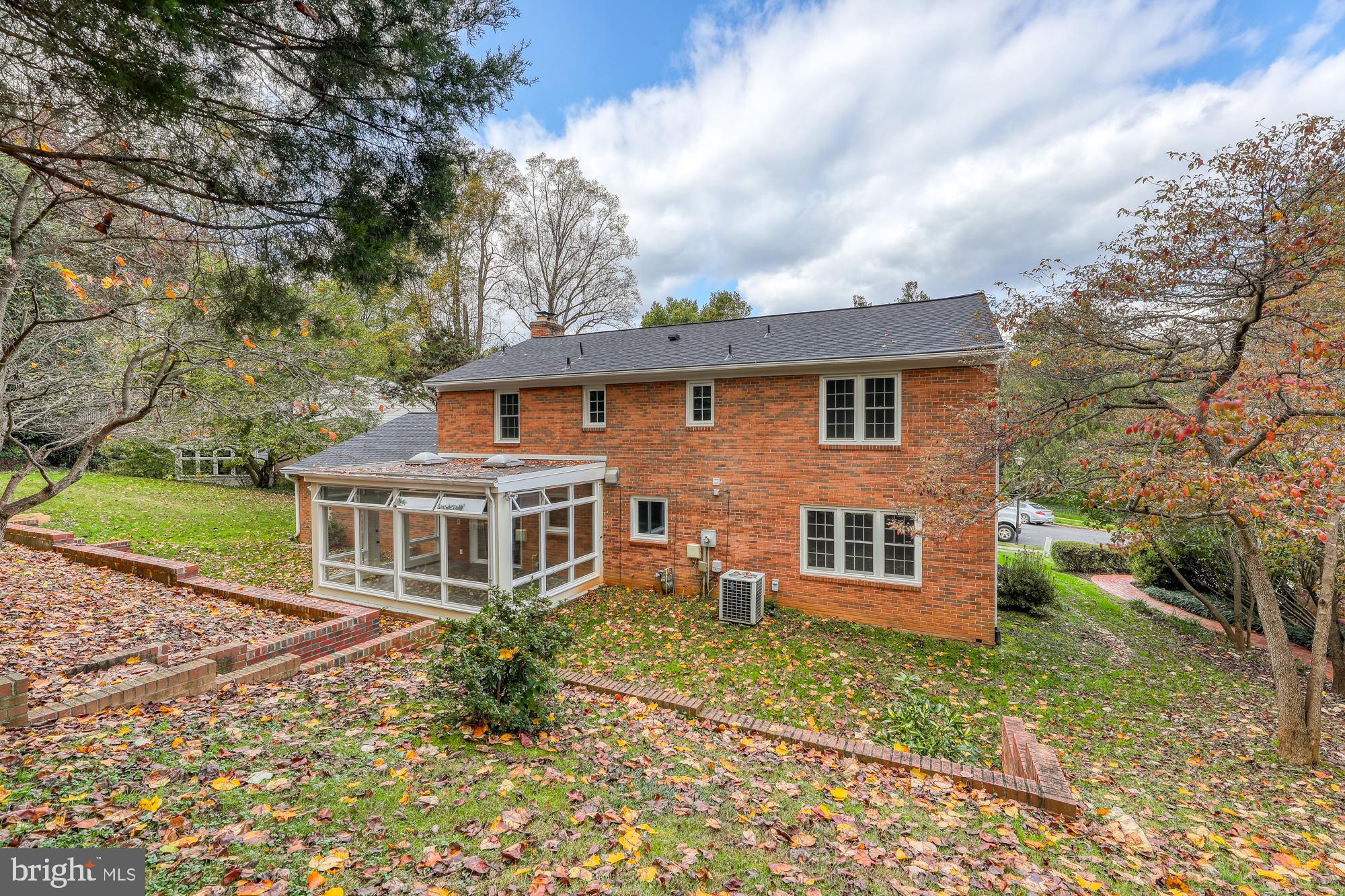 MC LEAN HAMLET - Residential