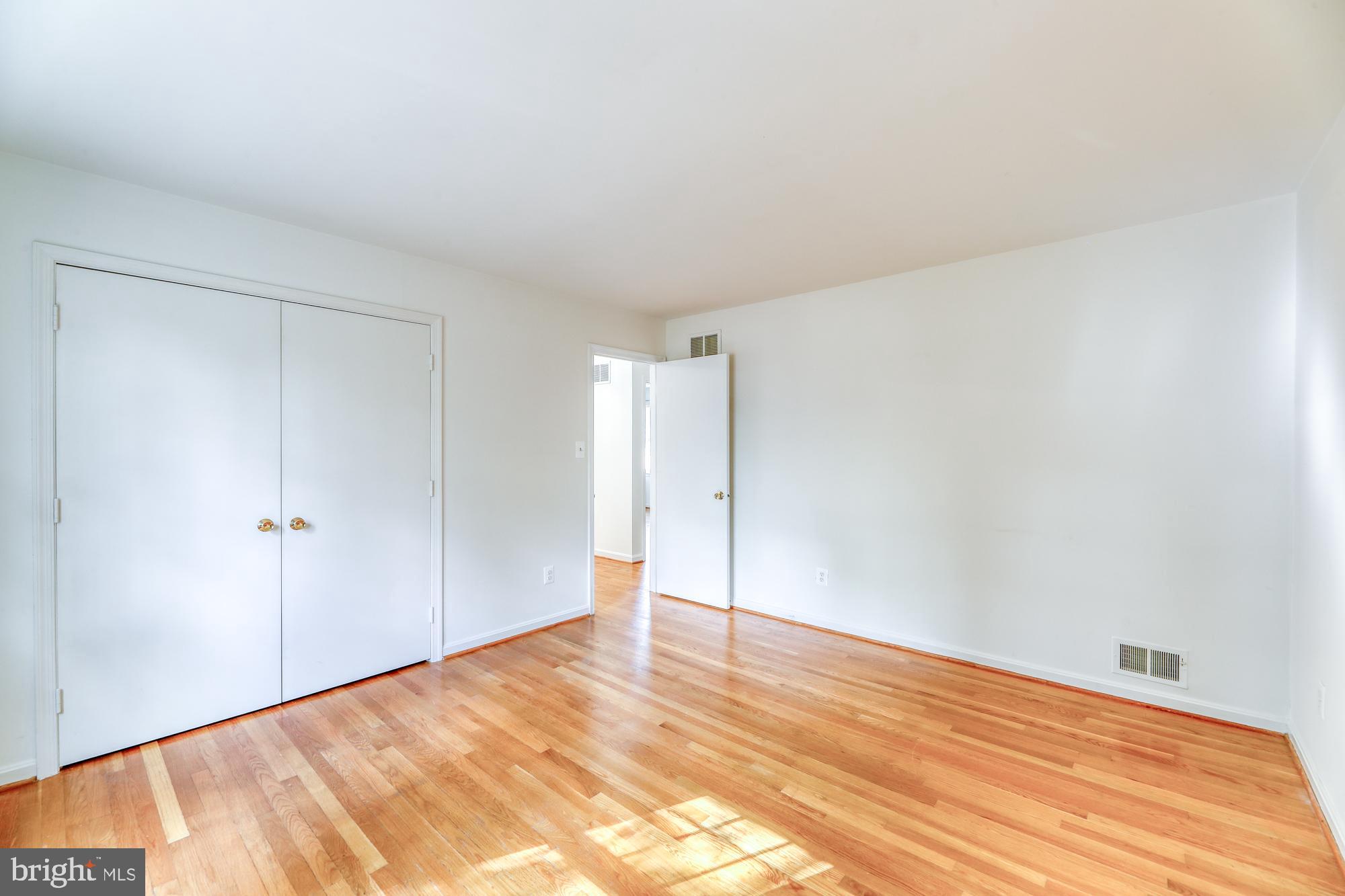 MC LEAN HAMLET - Residential