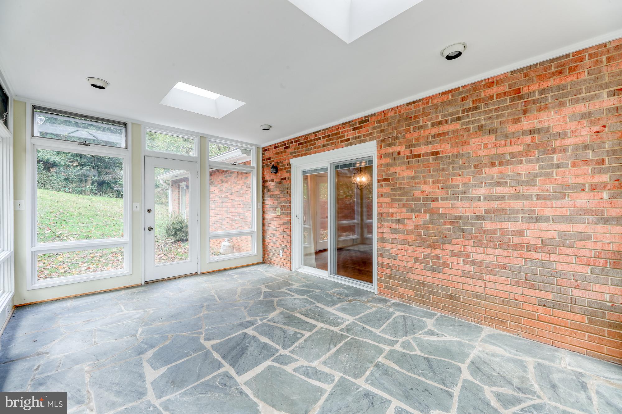 MC LEAN HAMLET - Residential