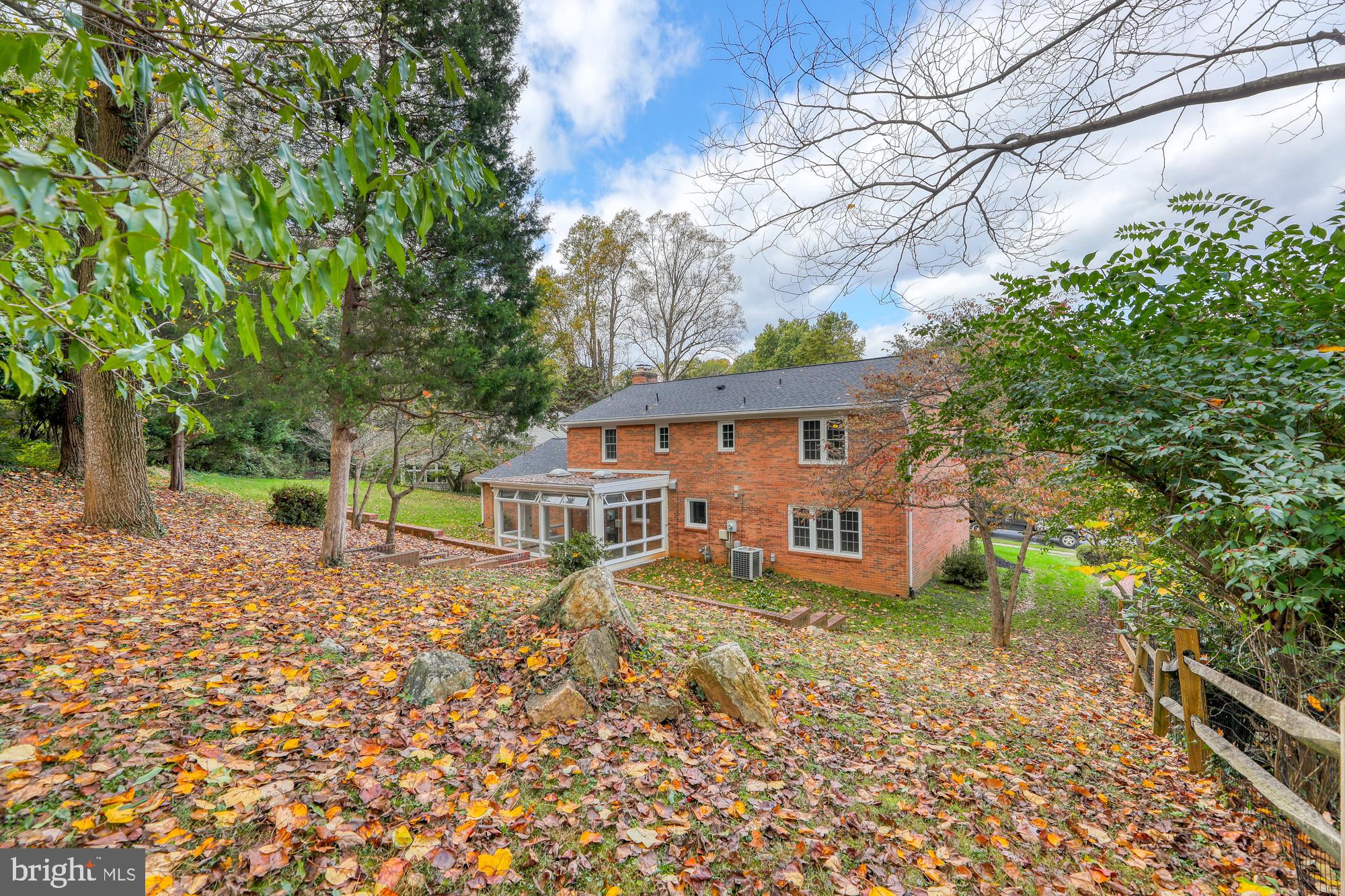 MC LEAN HAMLET - Residential