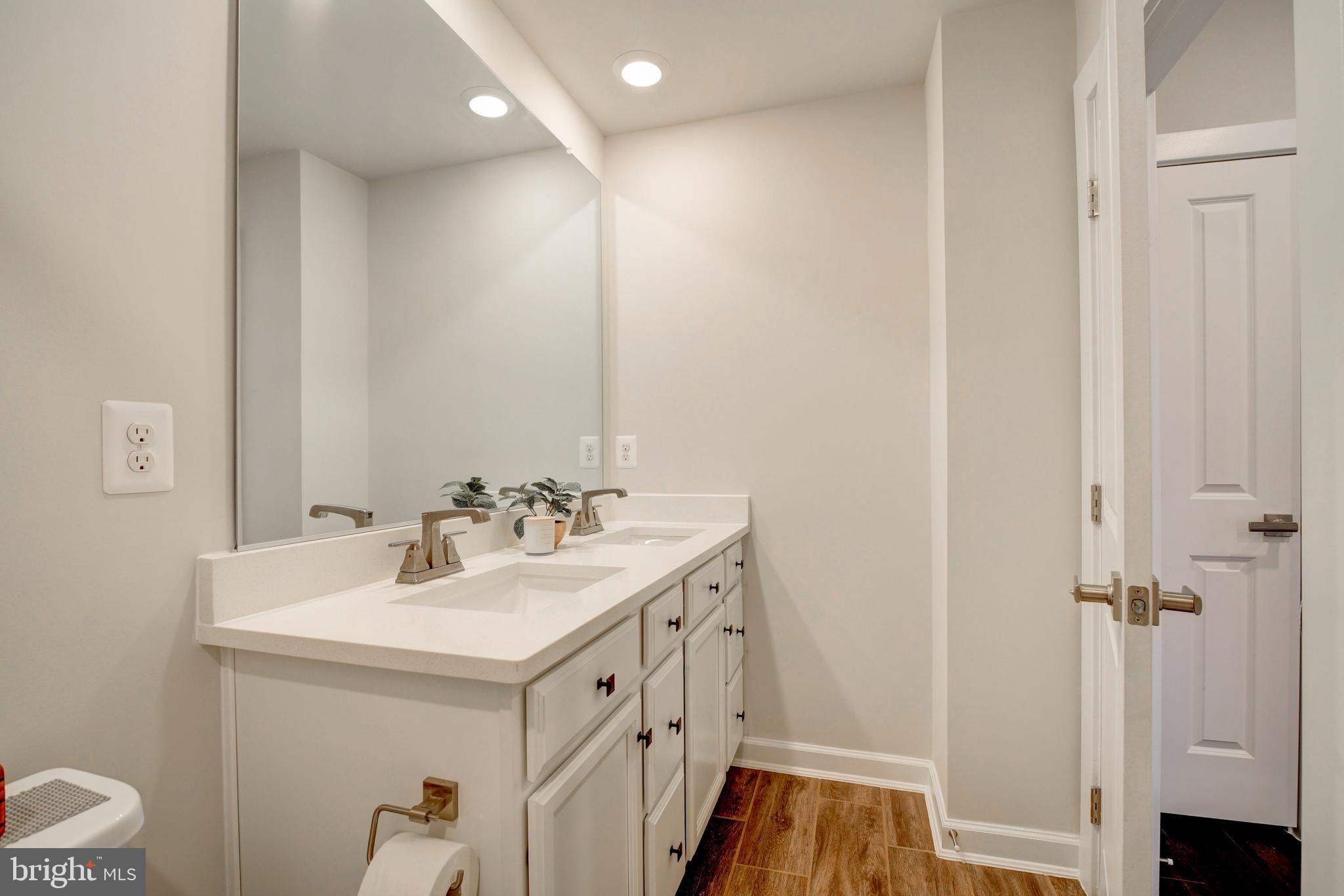 WOODLAND PARK STATION - Residential Lease