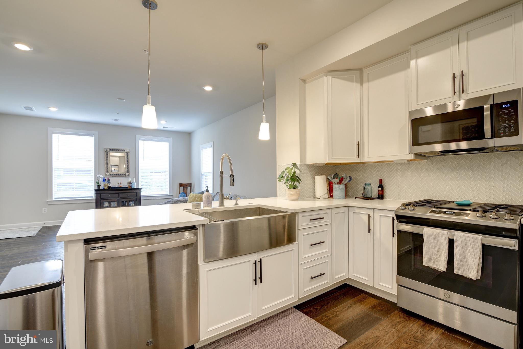 WOODLAND PARK STATION - Residential Lease