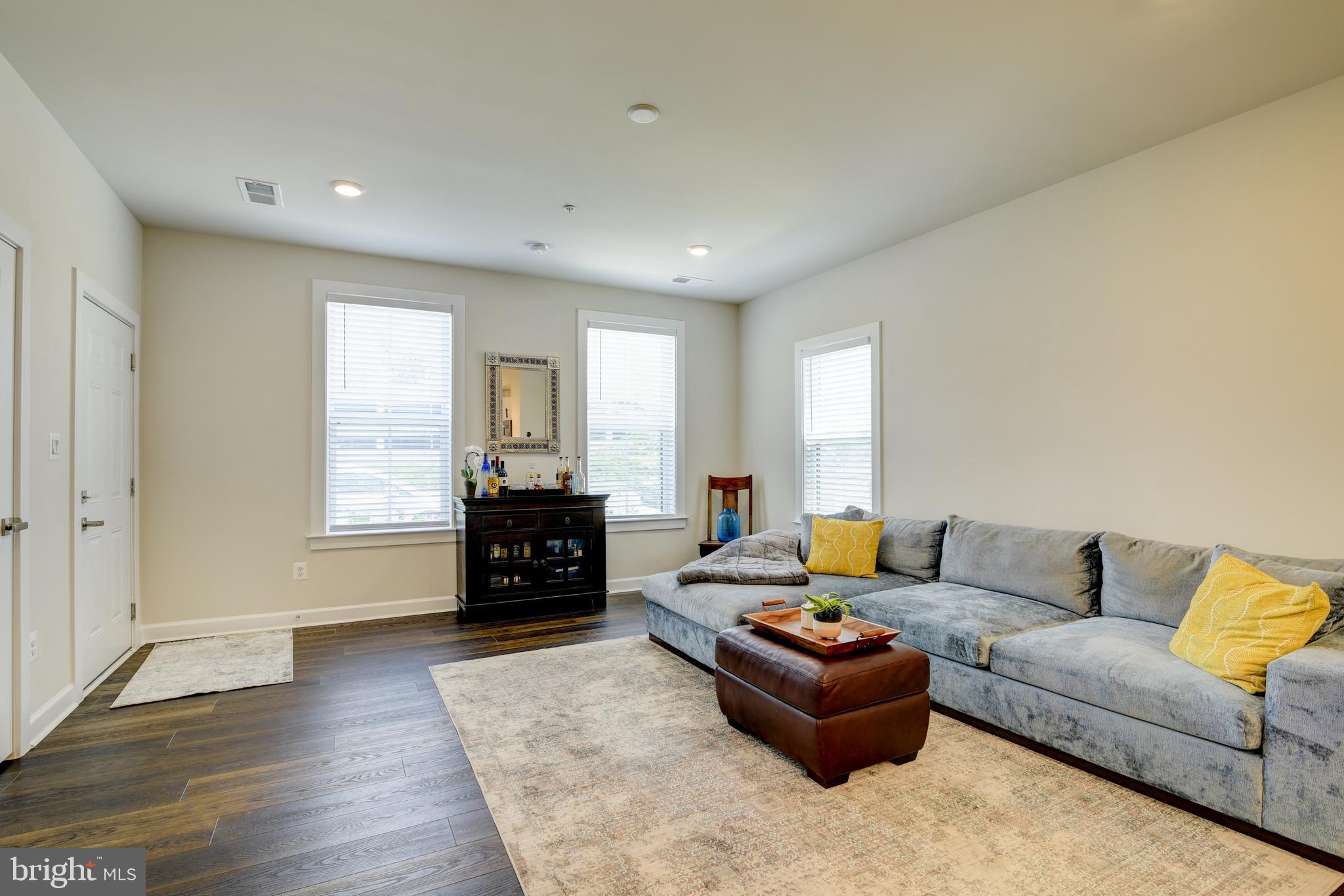 WOODLAND PARK STATION - Residential Lease