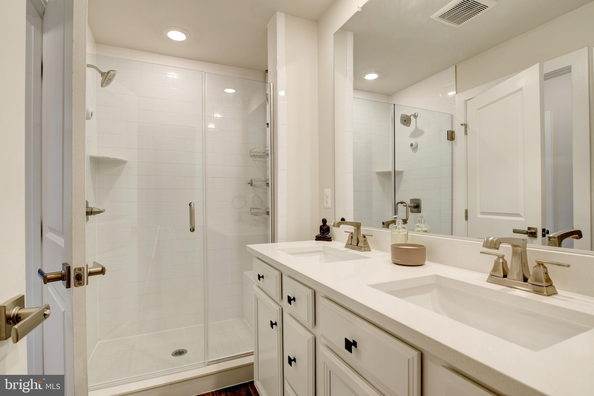 WOODLAND PARK STATION - Residential Lease