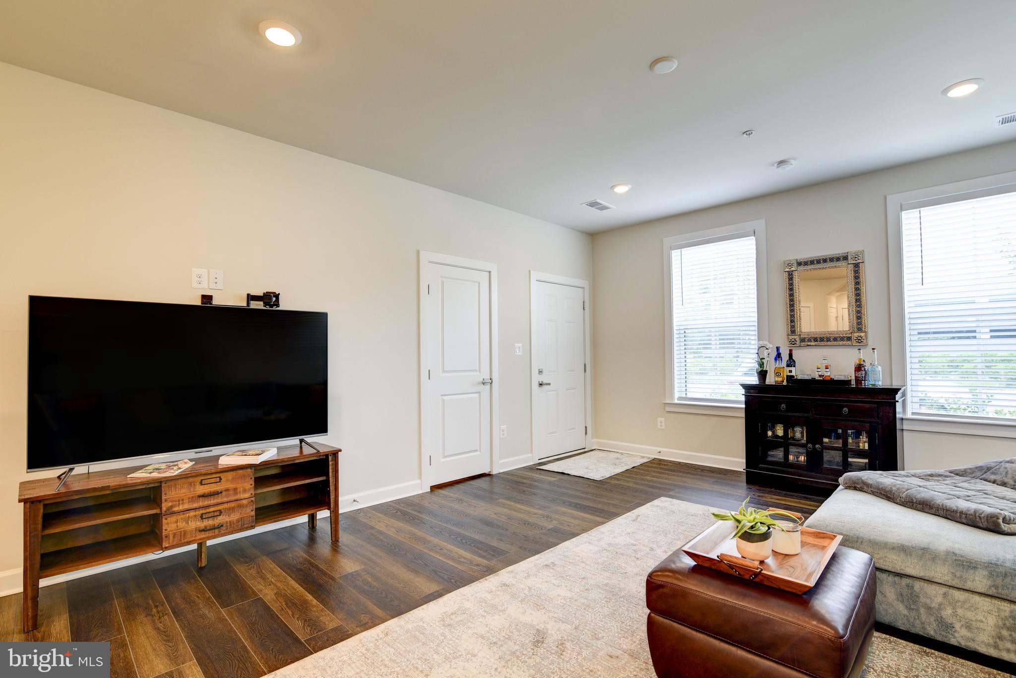 WOODLAND PARK STATION - Residential Lease