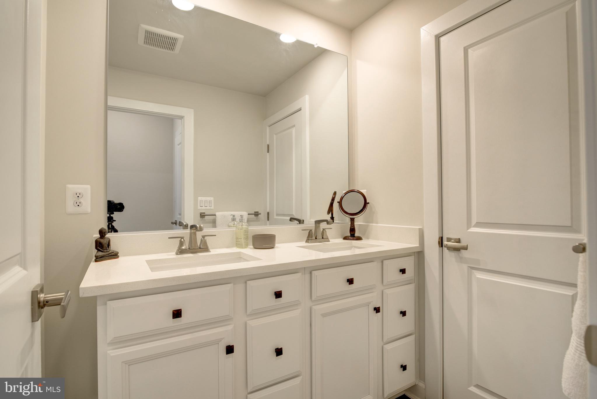 WOODLAND PARK STATION - Residential Lease