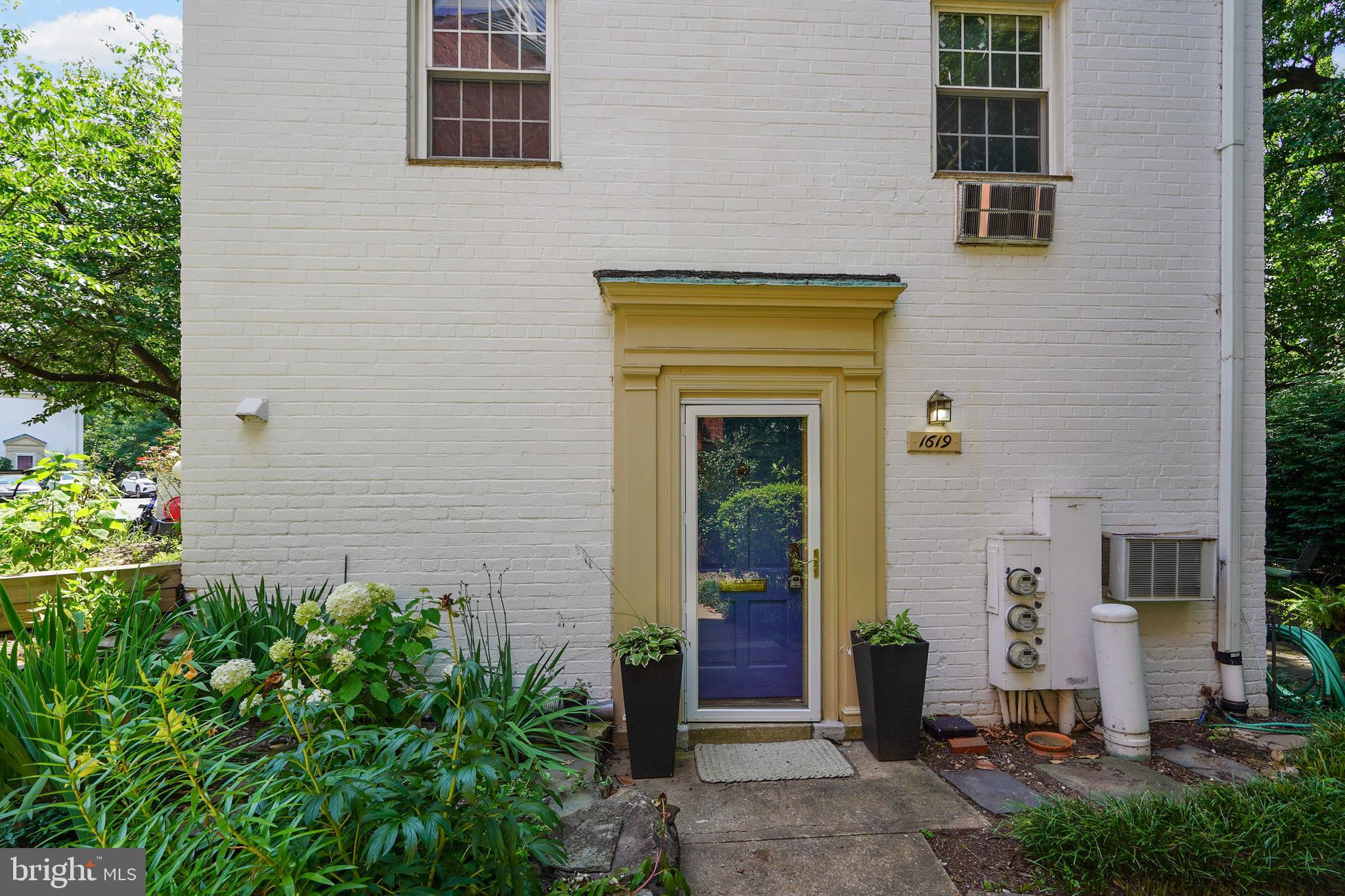 1619 RIPON PLACE