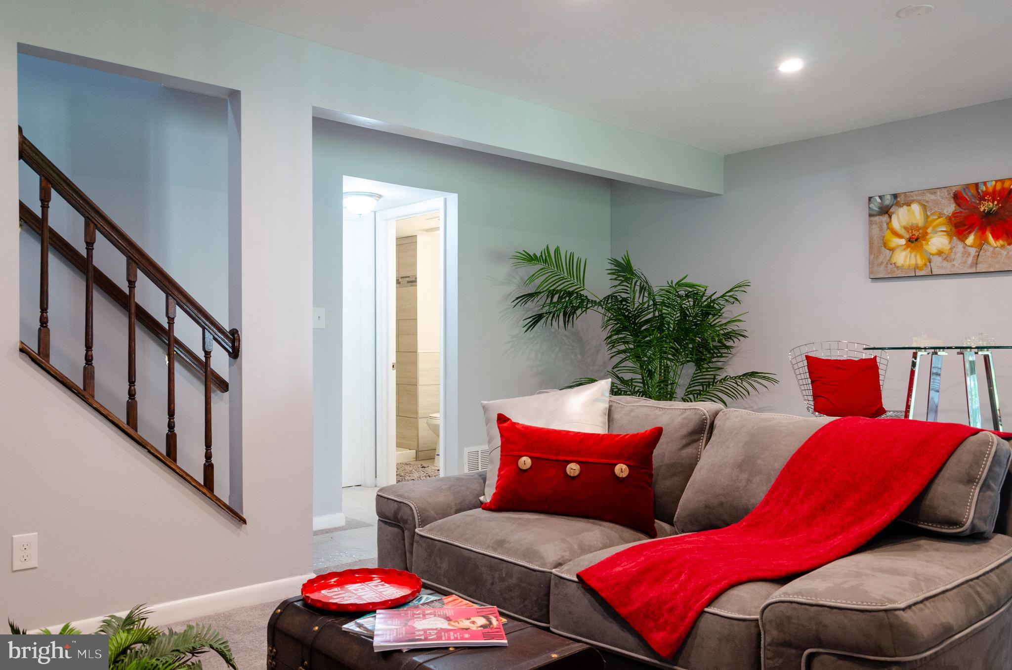 CONSTANT FRIENDSHIP - Residential