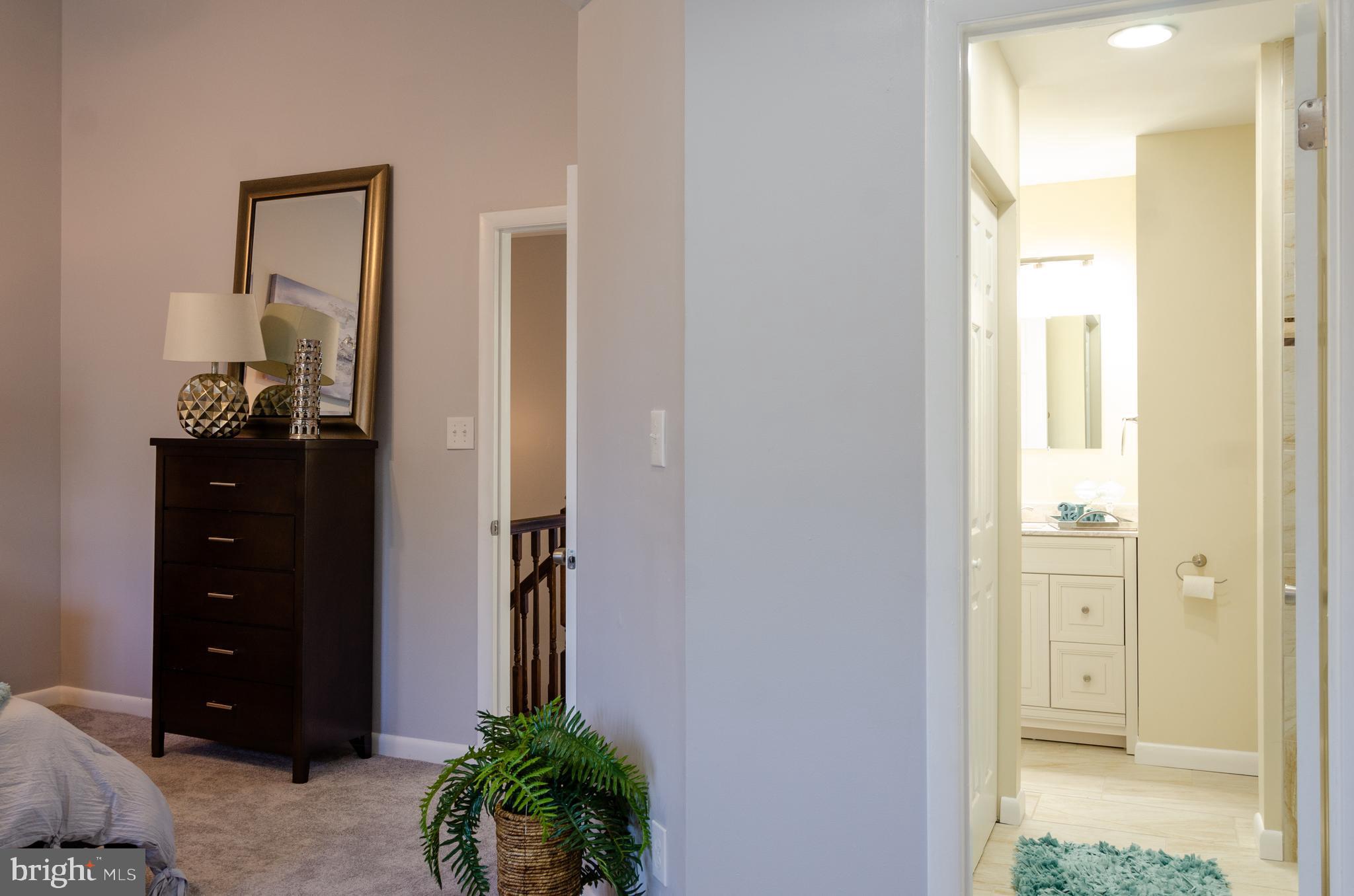 CONSTANT FRIENDSHIP - Residential