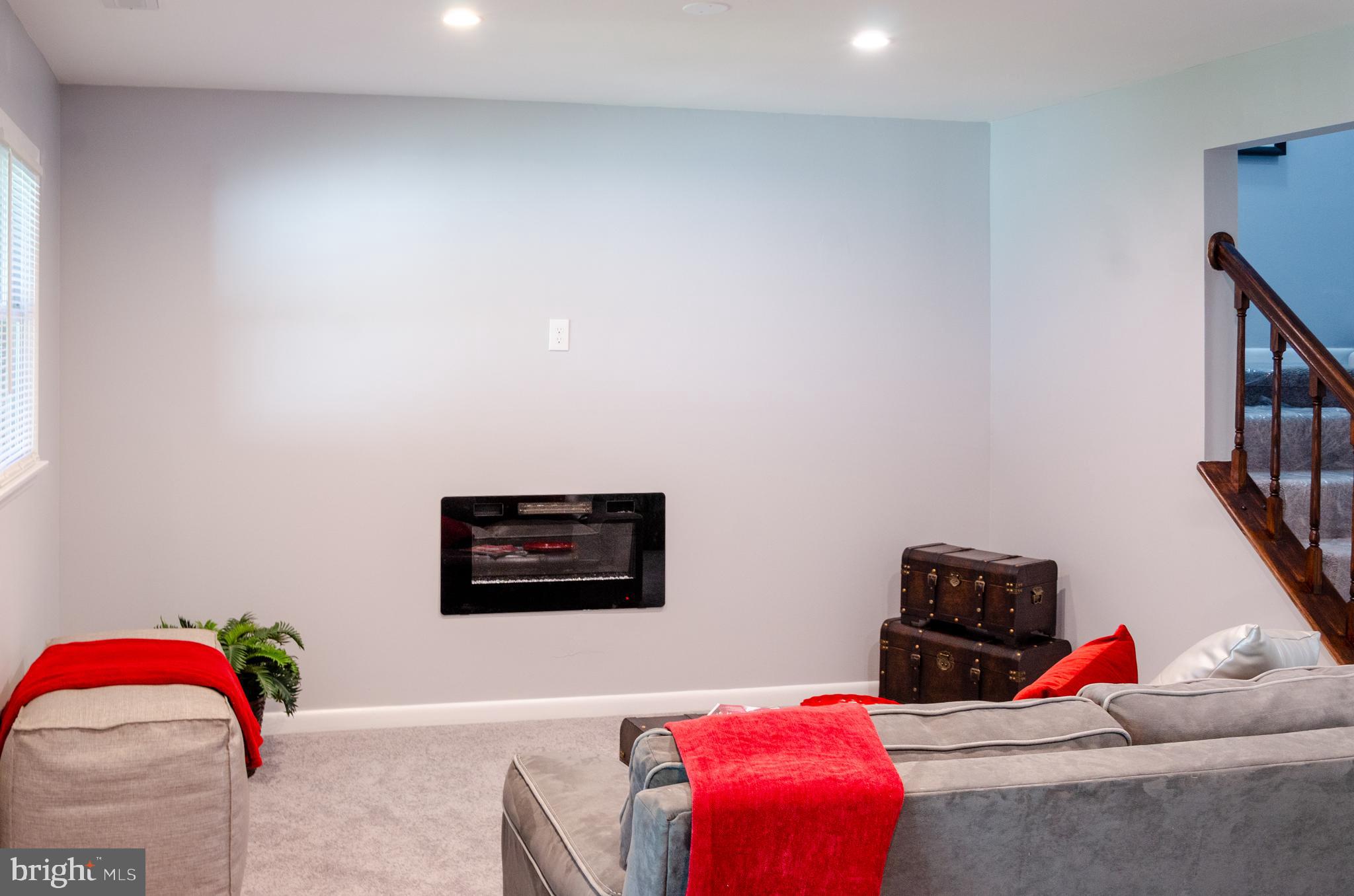 CONSTANT FRIENDSHIP - Residential