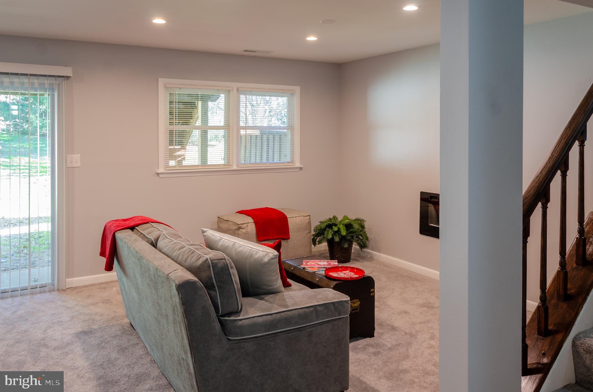 CONSTANT FRIENDSHIP - Residential