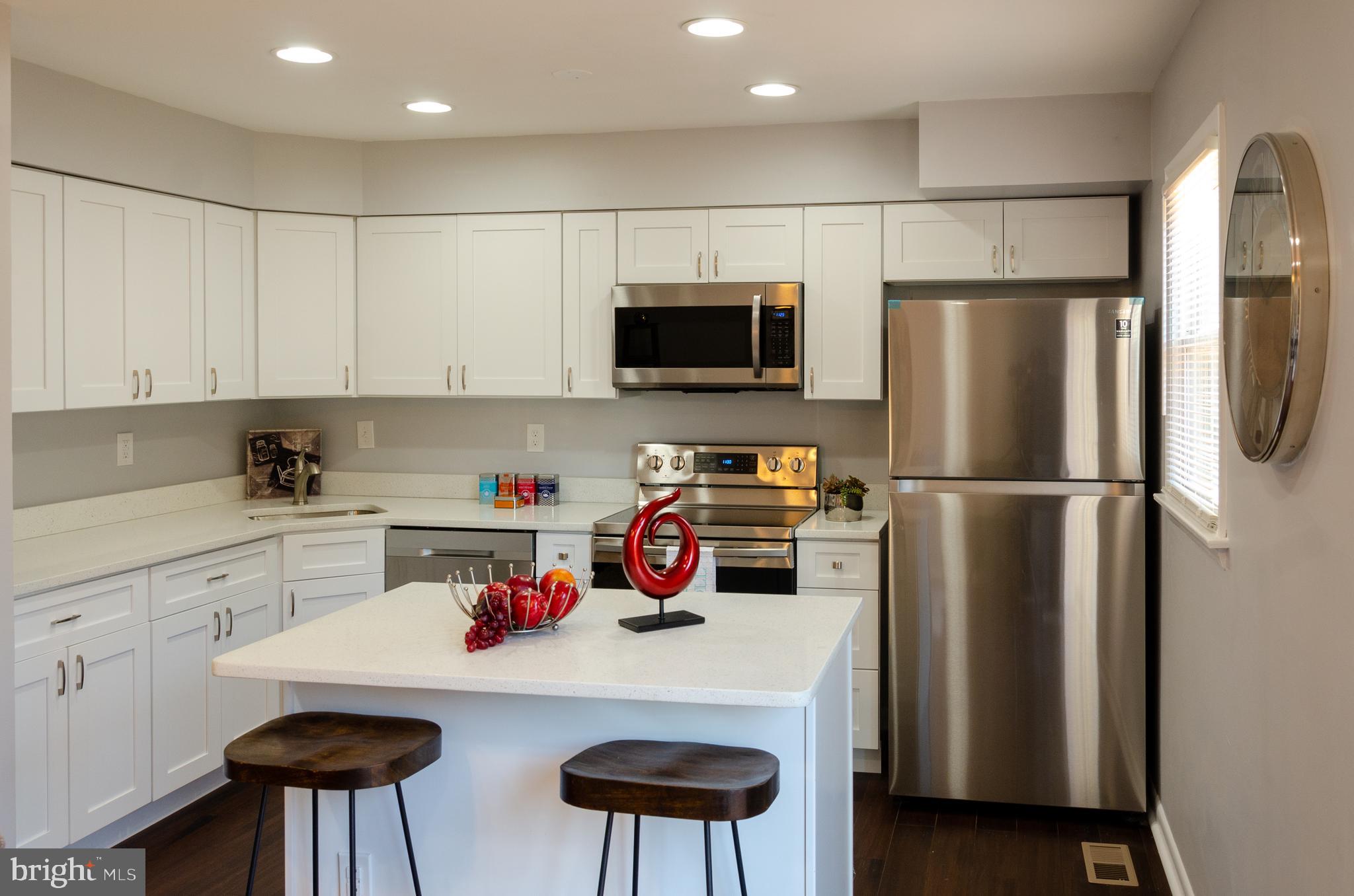 CONSTANT FRIENDSHIP - Residential