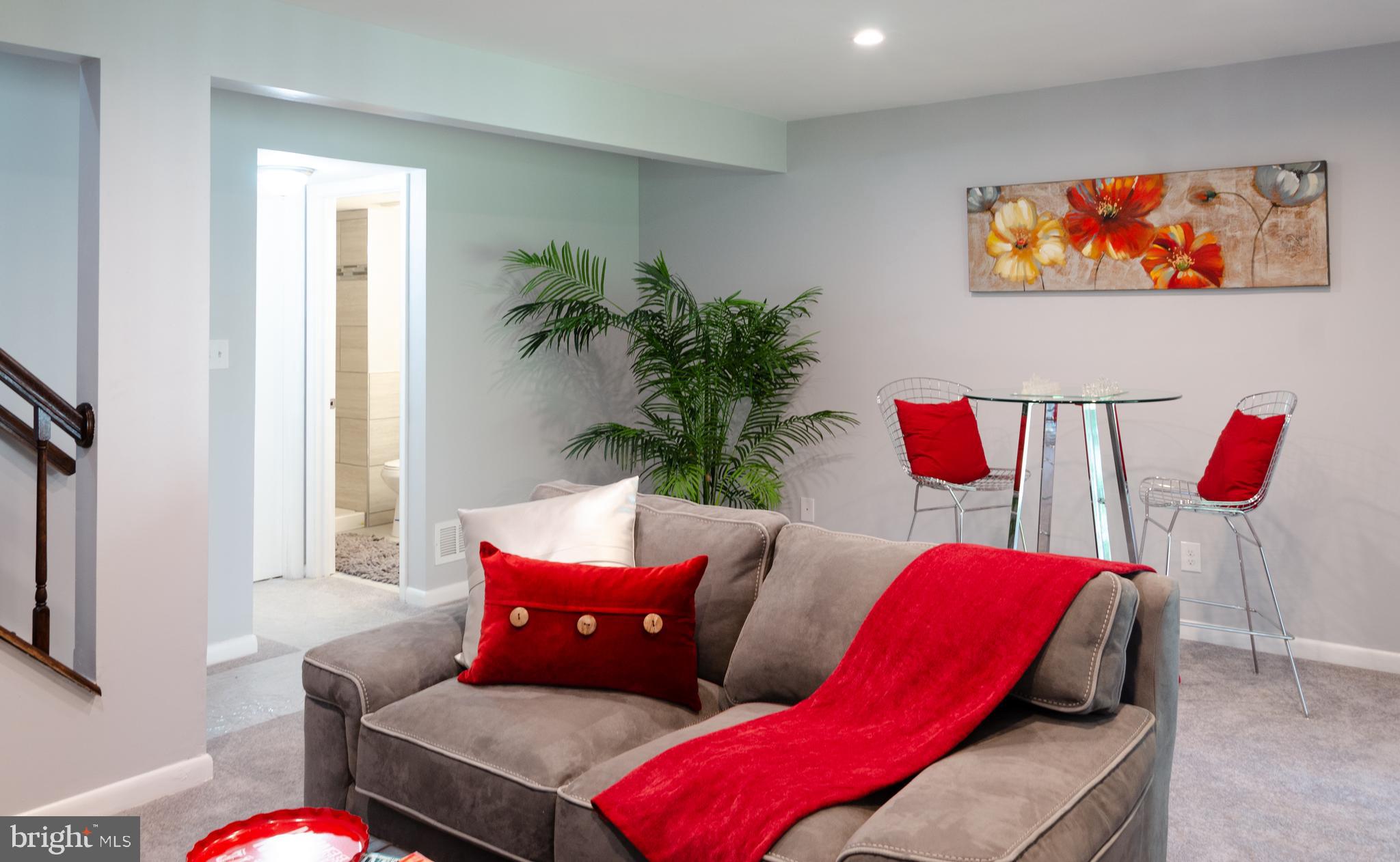 CONSTANT FRIENDSHIP - Residential